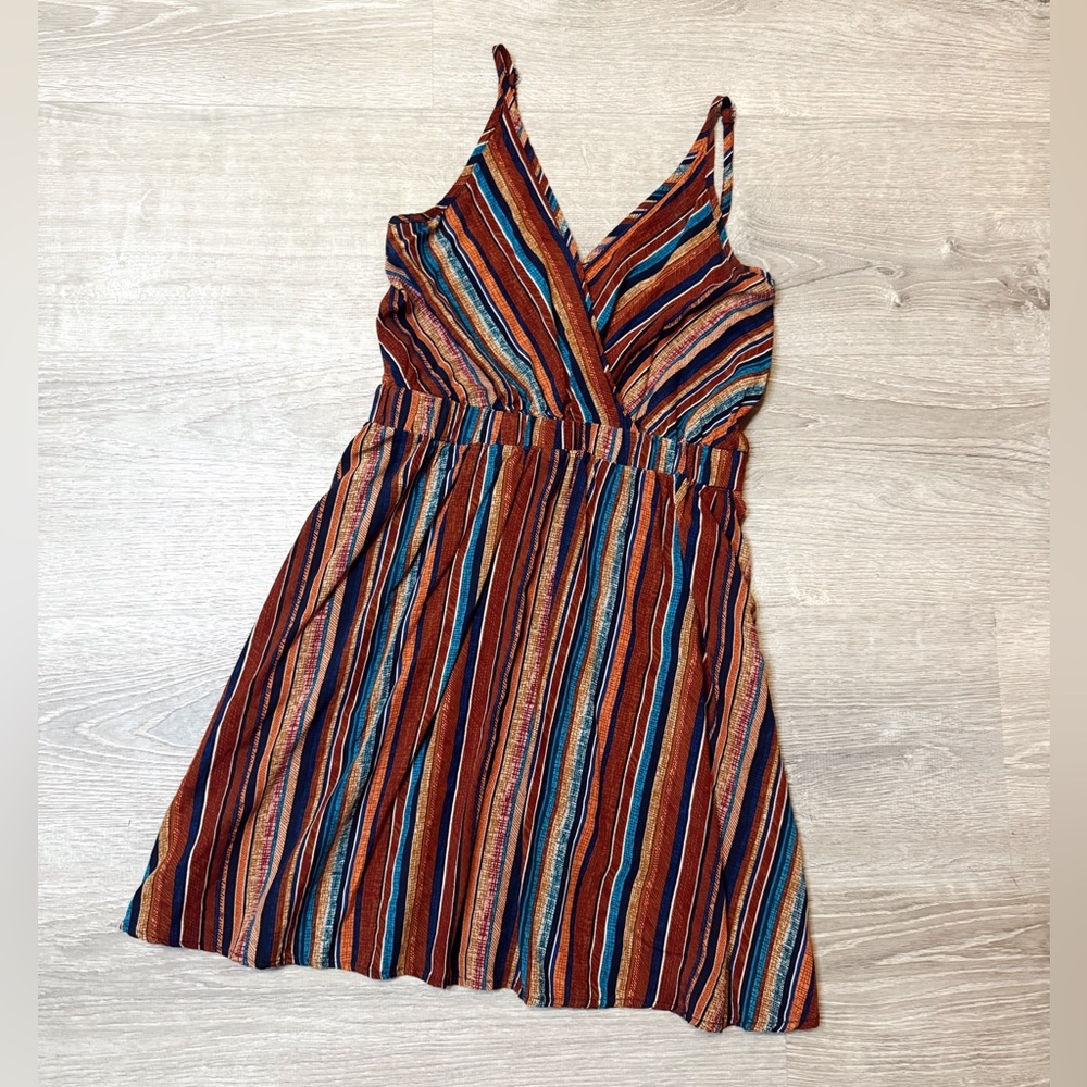 •SHEIN• STRIPED V NECK DRESS